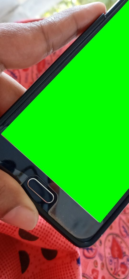 英语六级真题 App 听力练习界面截图，手机屏幕上显示音频波形与播放进度条，下方是可切换倍速和复读的控制按钮